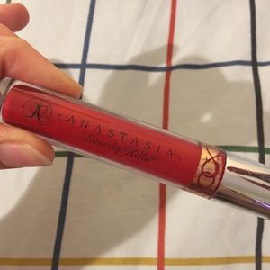 Red ANASTASIA liquid lip.
